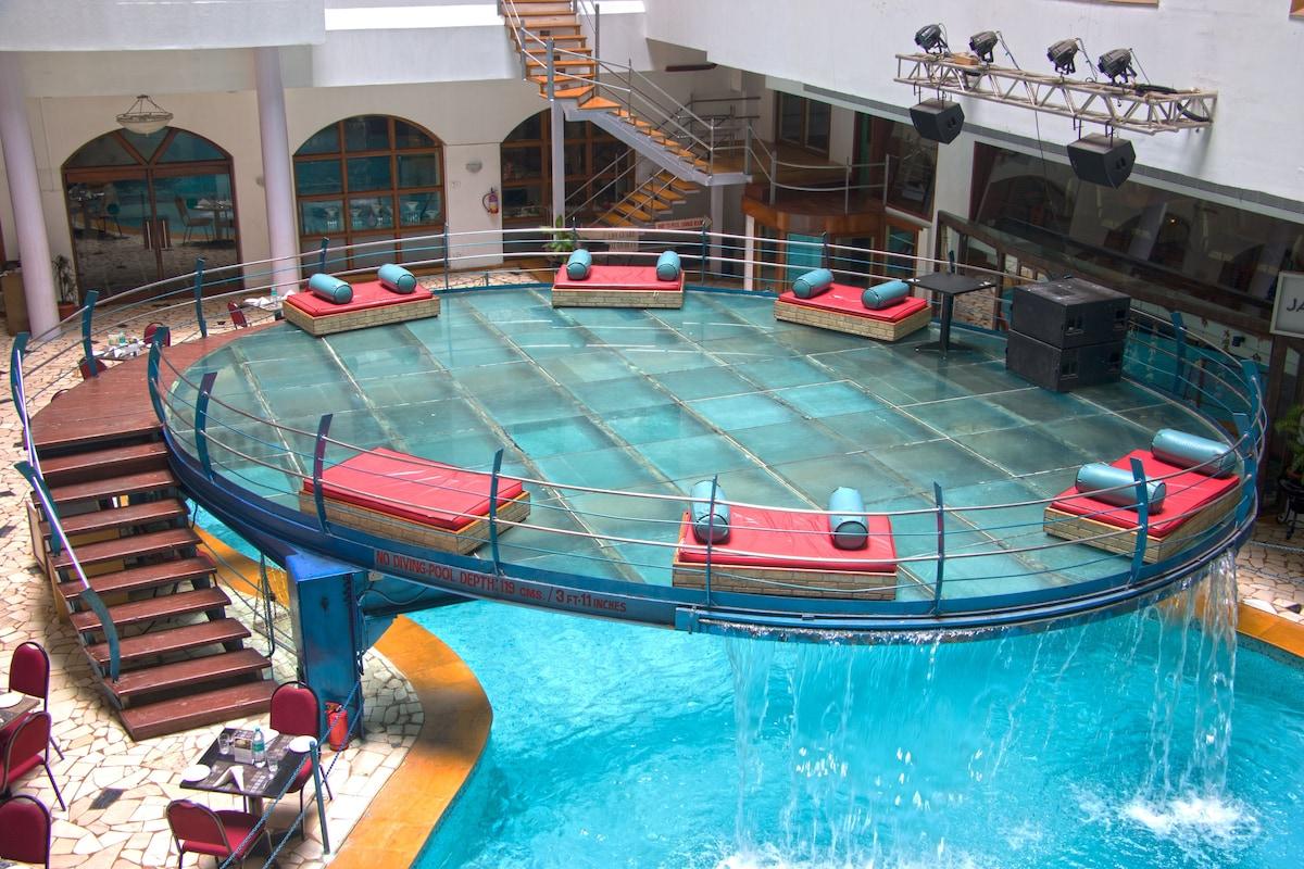 Ira By Orchid Mumbai T-2 International Airport Hotel Exterior photo