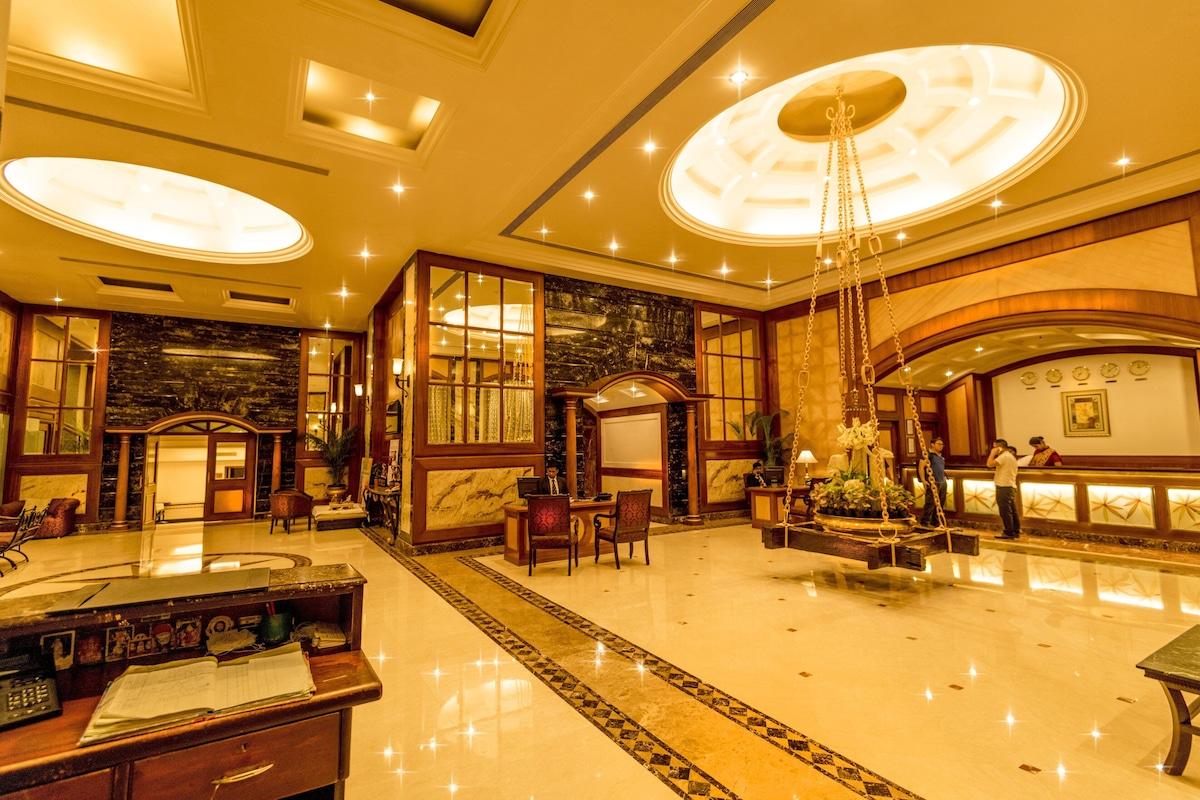 Ira By Orchid Mumbai T-2 International Airport Hotel Exterior photo