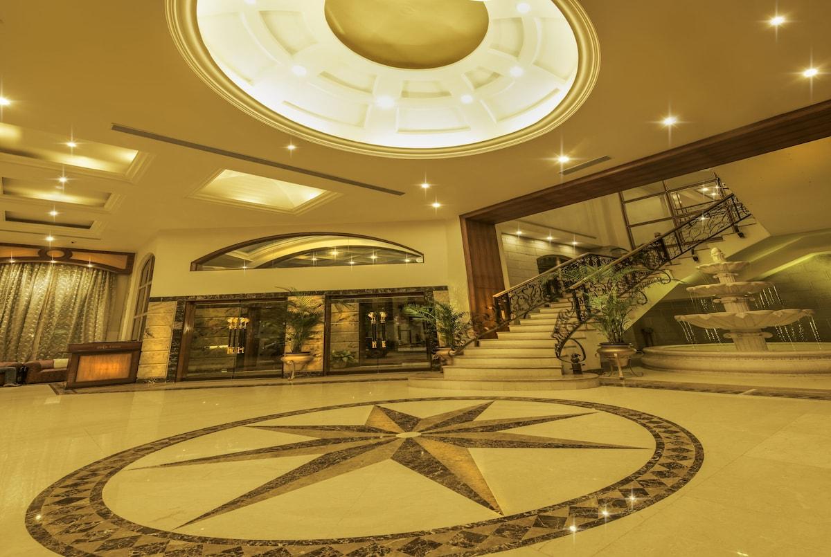 Ira By Orchid Mumbai T-2 International Airport Hotel Exterior photo